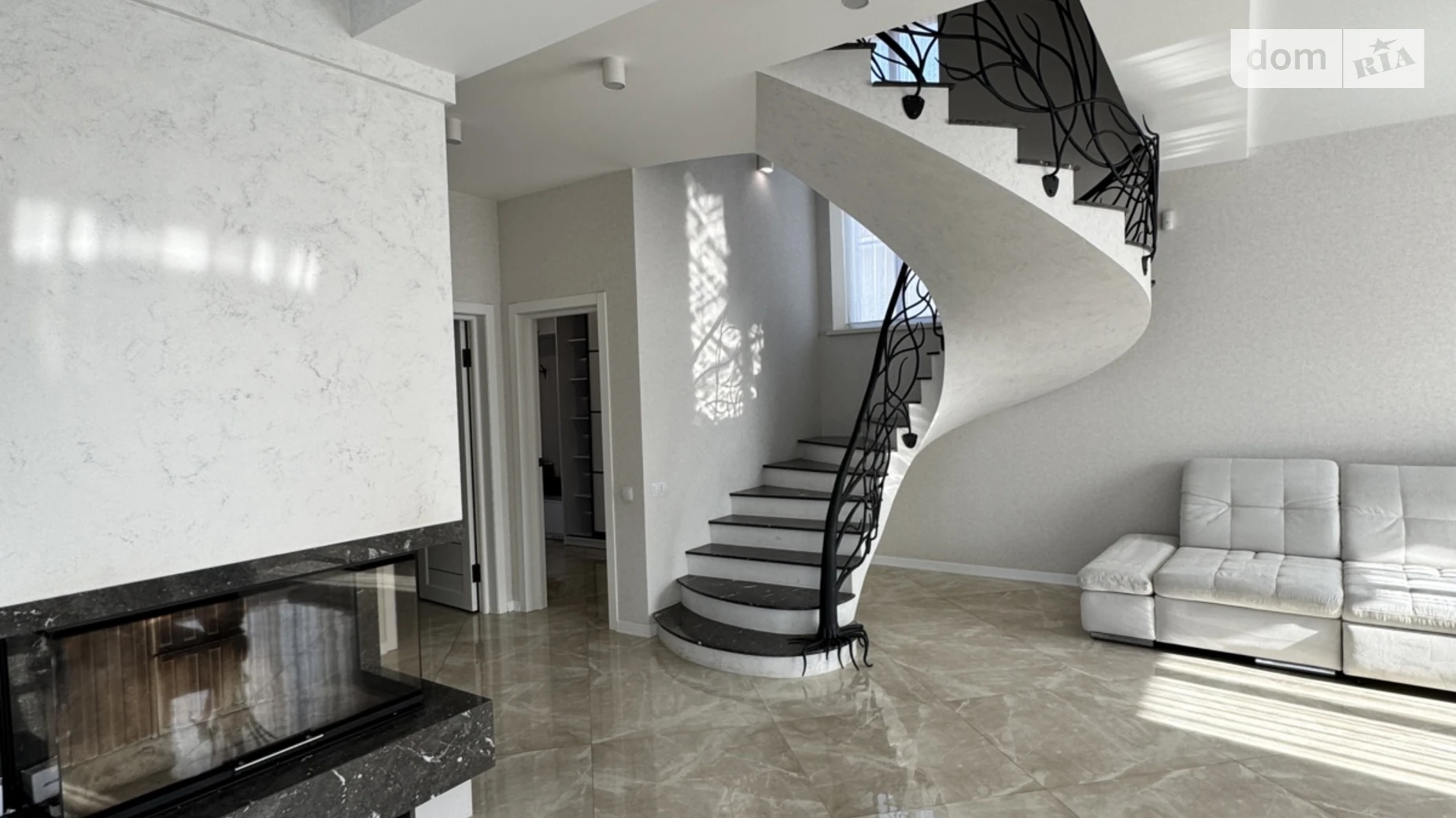 Сдается в аренду дом на 2 этажа 140 кв. м с верандой, цена: 1500 $ - фото 2