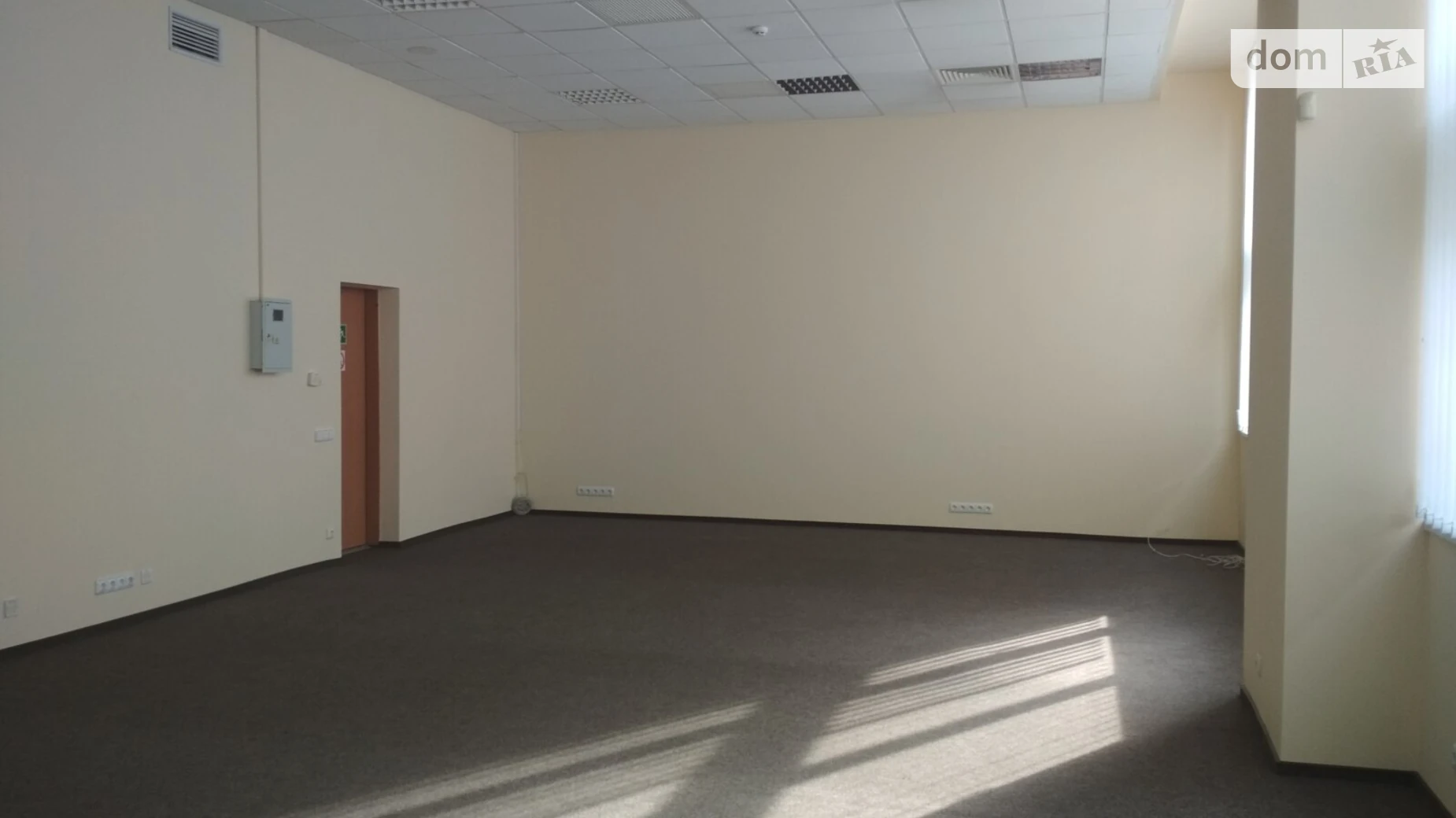 Сдается в аренду офис 76 кв. м в бизнес-центре, цена: 1216 $ - фото 2