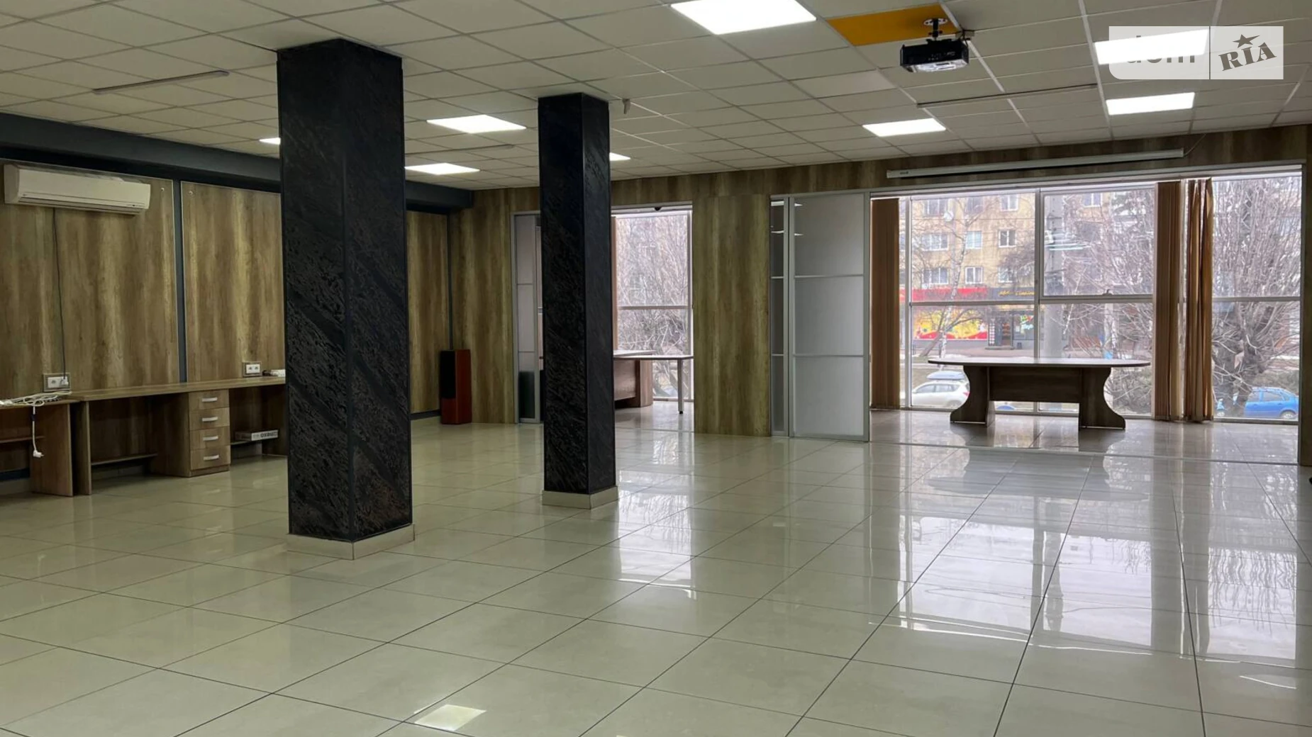 Сдается в аренду офис 163 кв. м в бизнес-центре, цена: 2250 $ - фото 2