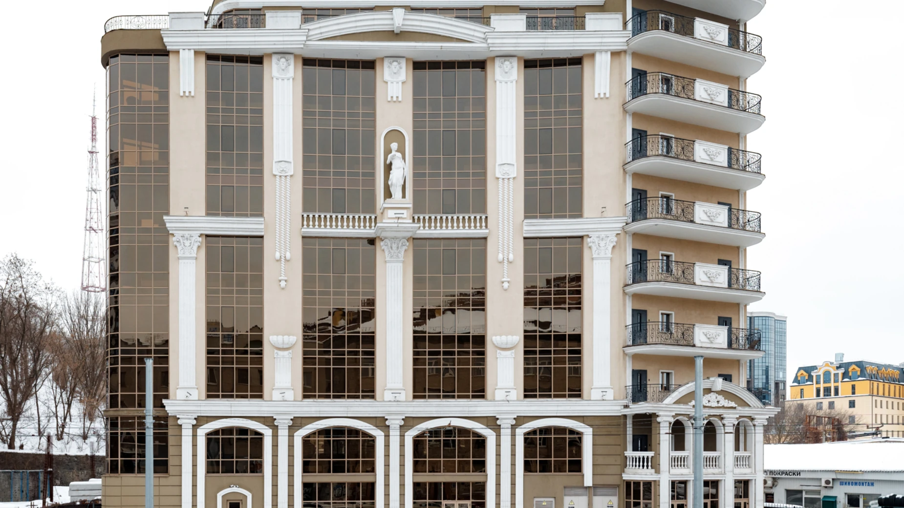 Сдается в аренду офис 263 кв. м в бизнес-центре, цена: 4000 $ - фото 2