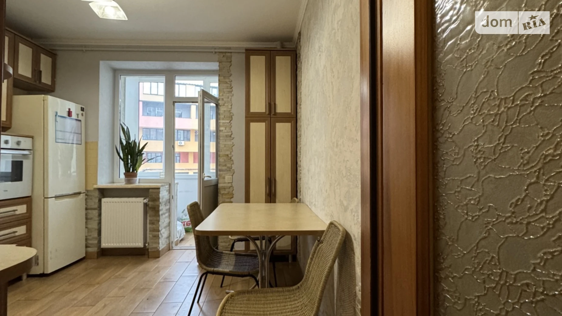 Сдается в аренду 1-комнатная квартира 52 кв. м в Львове, ул. Круглая, 7А - фото 2