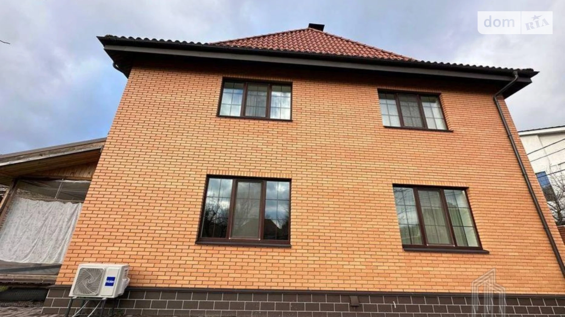 Продается дом на 2 этажа 247 кв. м с садом, цена: 1000000 $ - фото 2