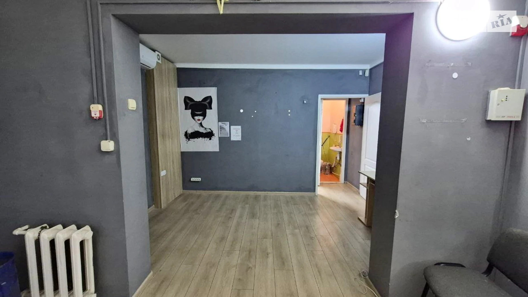 Продается офис 25.7 кв. м в бизнес-центре, цена: 45000 $ - фото 2