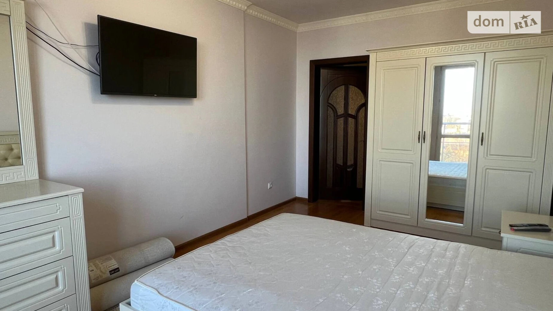 Сдается в аренду 3-комнатная квартира 83 кв. м в Черновцах, ул. Ровенская, 5А - фото 2