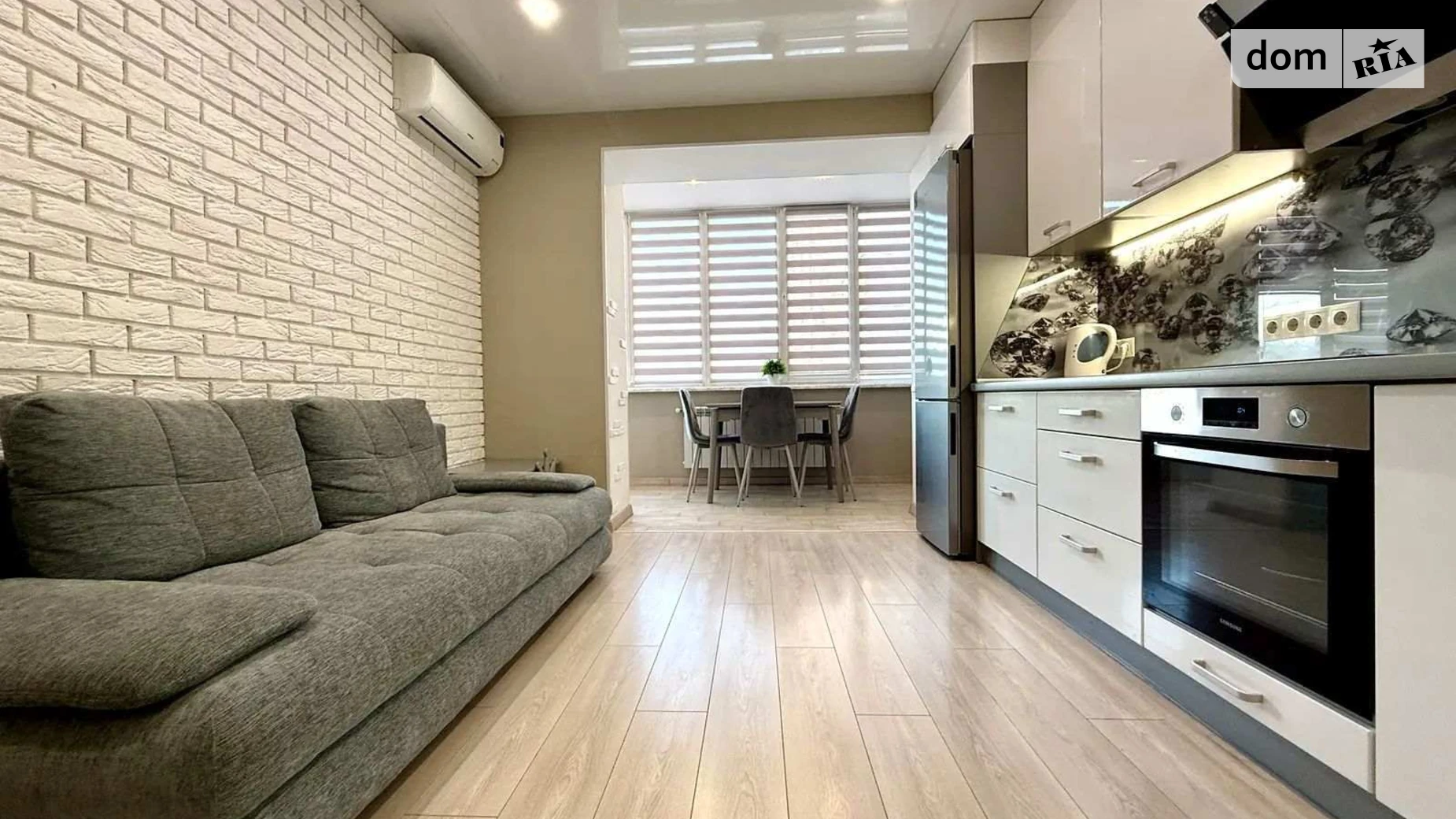 Продається 2-кімнатна квартира 70.3 кв. м у Дніпрі, вул. Набережна Перемоги - фото 2