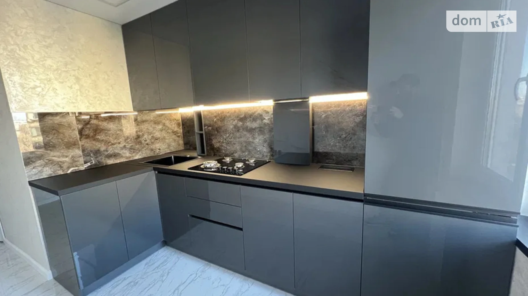 Продается 2-комнатная квартира 45 кв. м в Кривом Роге, ул. Свято-Николаевская(Ленина), 26 - фото 2