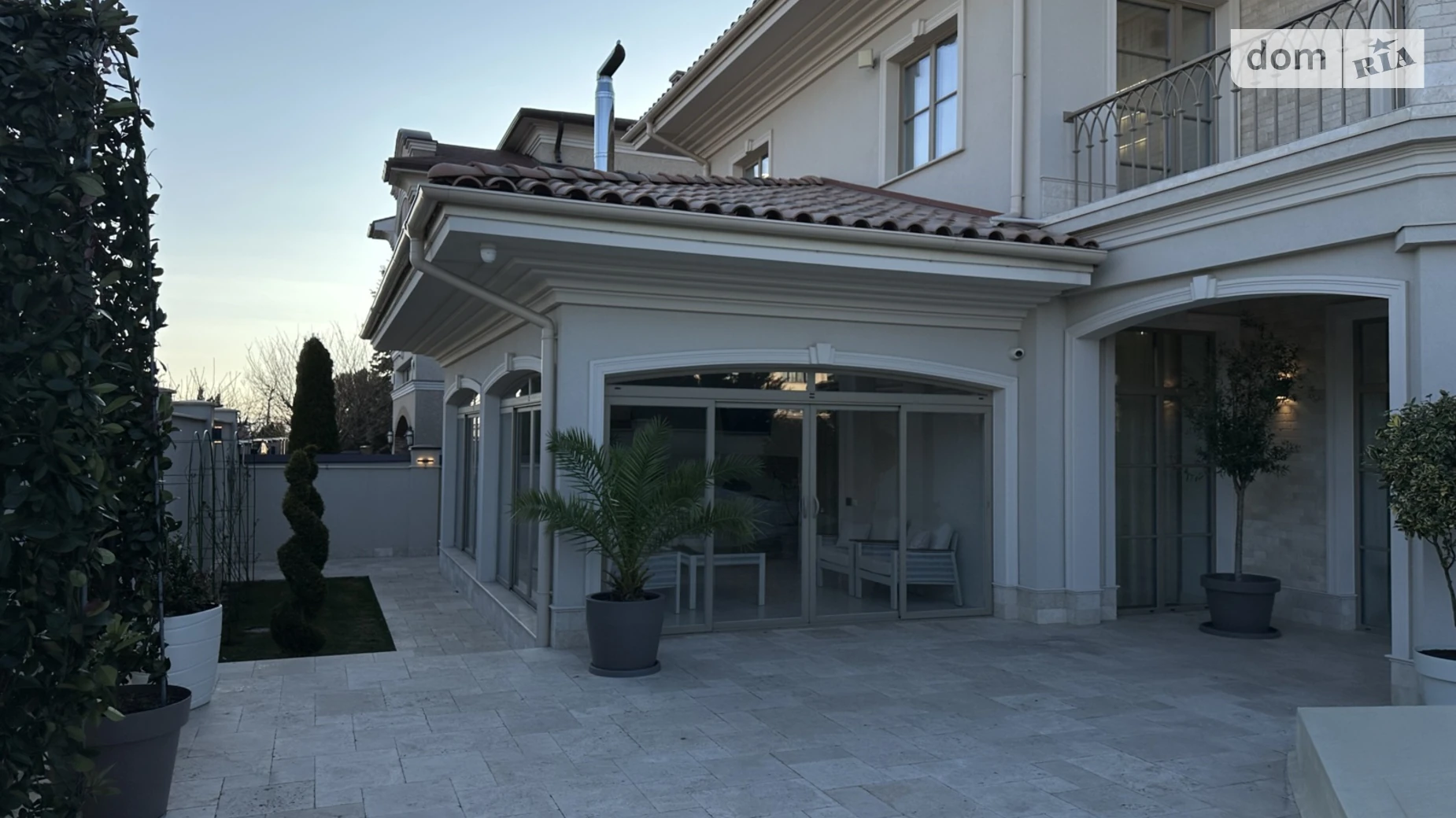 Продается дом на 2 этажа 330 кв. м с мансардой, цена: 1850000 $ - фото 2