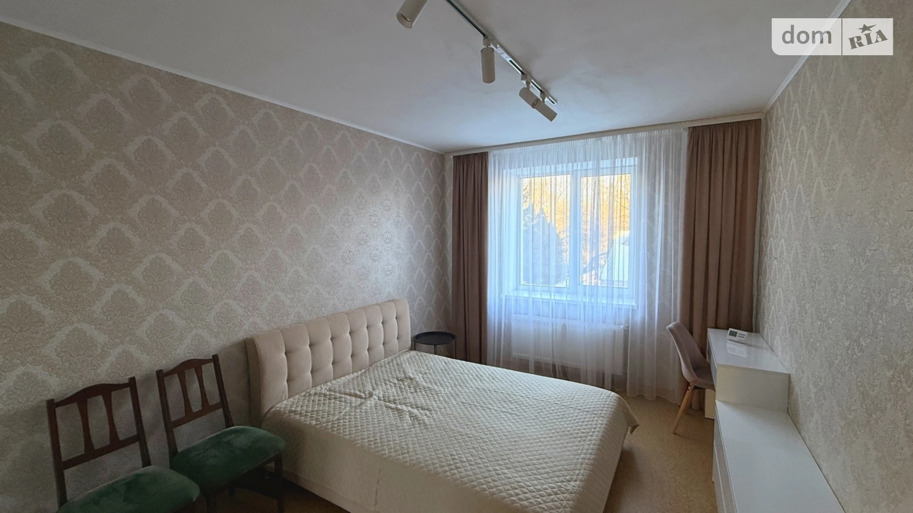 Продается 3-комнатная квартира 78.6 кв. м в Чернигове, ул. Курсанта Еськова, 26 - фото 3