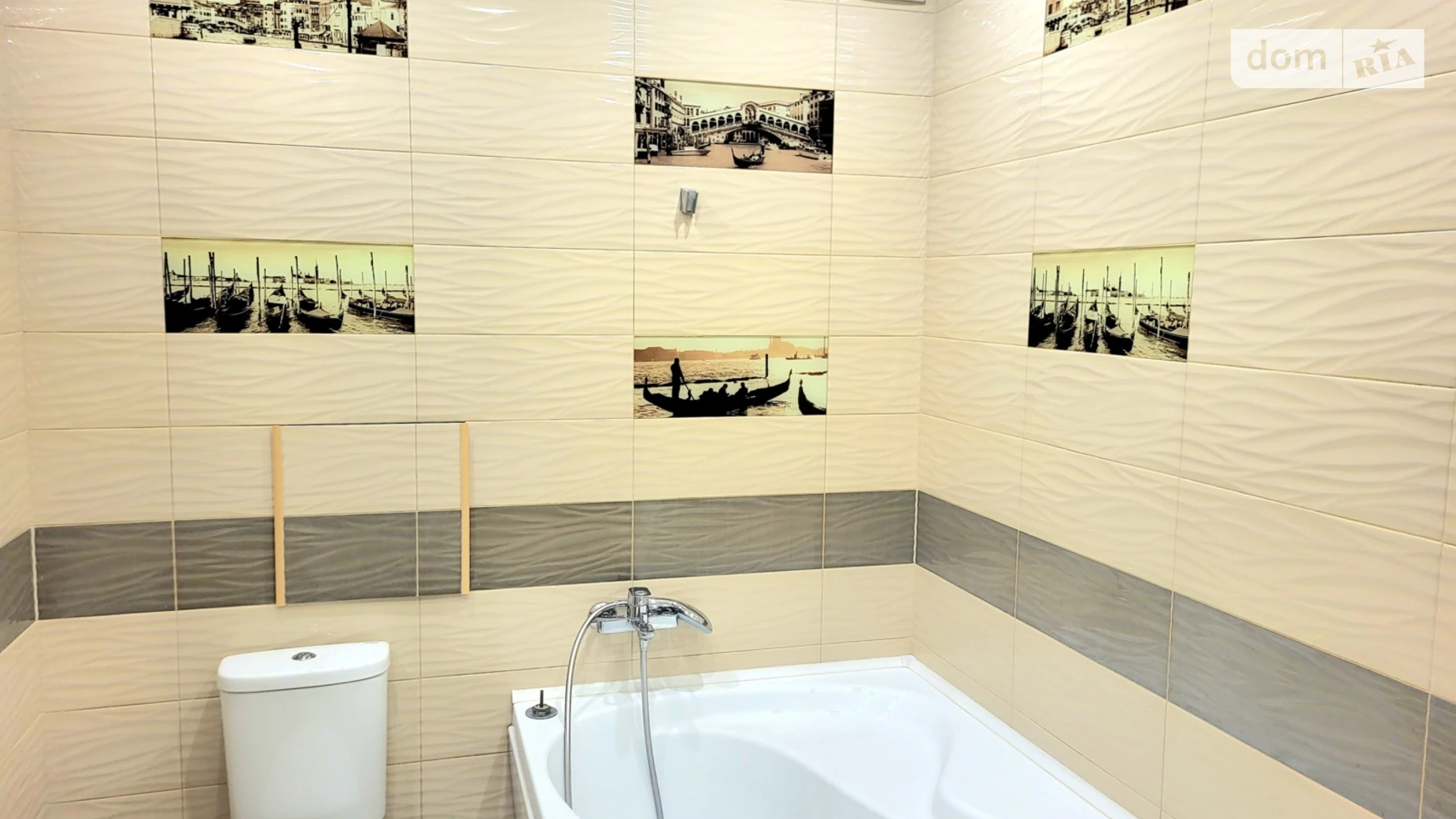 Продается 3-комнатная квартира 105.7 кв. м в Хмельницком, ул. Заречанская, 11К - фото 2