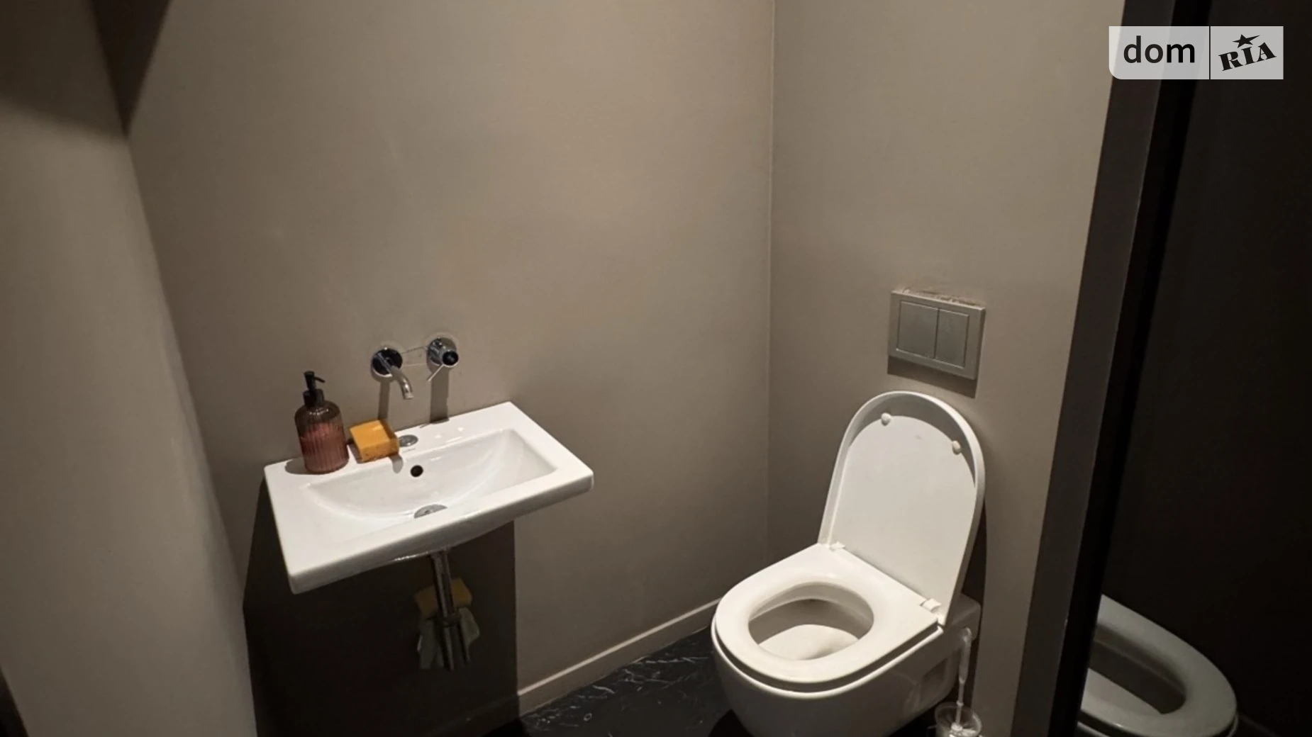 Сдается в аренду офис 78 кв. м в бизнес-центре, цена: 1200 $ - фото 3