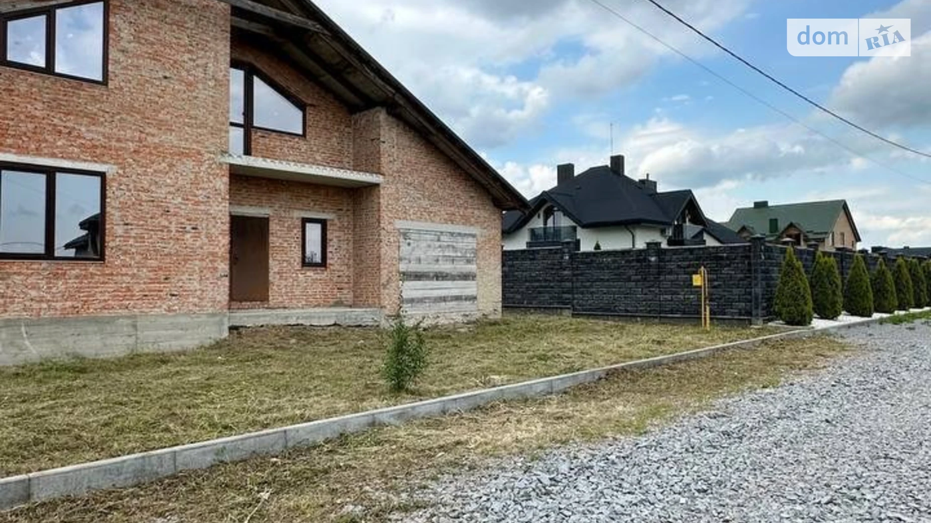 Продается дом на 2 этажа 218 кв. м с бассейном, цена: 155000 $ - фото 2
