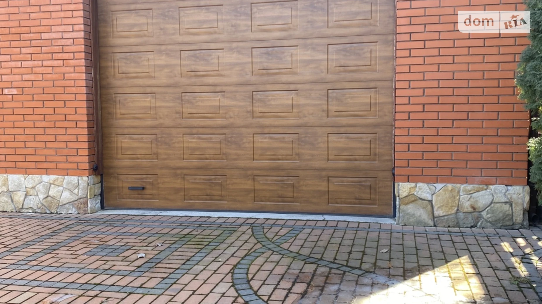 Продается дом на 2 этажа 260.2 кв. м с подвалом, цена: 250000 $ - фото 2