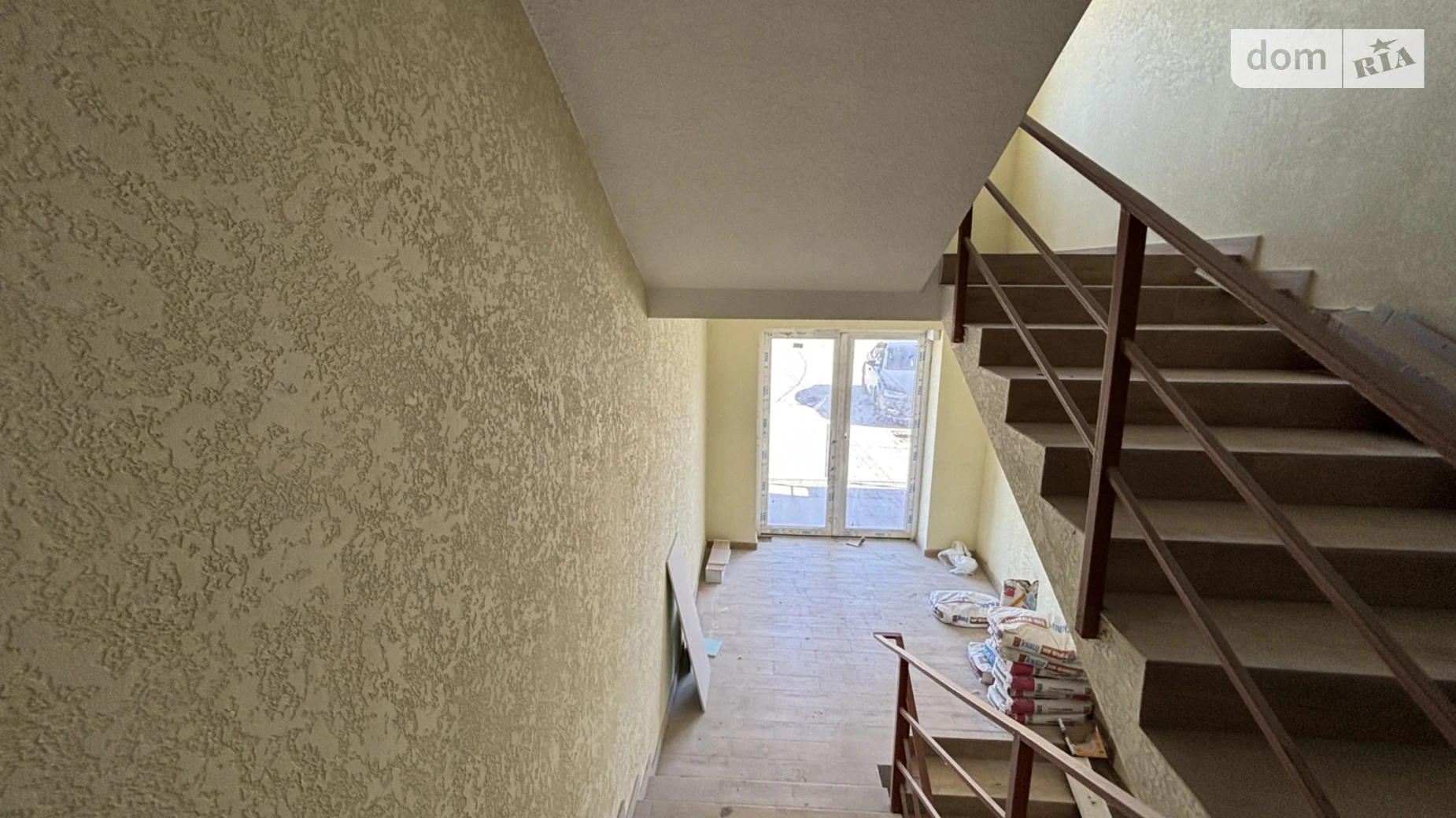 Продается 1-комнатная квартира 66 кв. м в Ужгороде, ул. Енковская, 33 - фото 4
