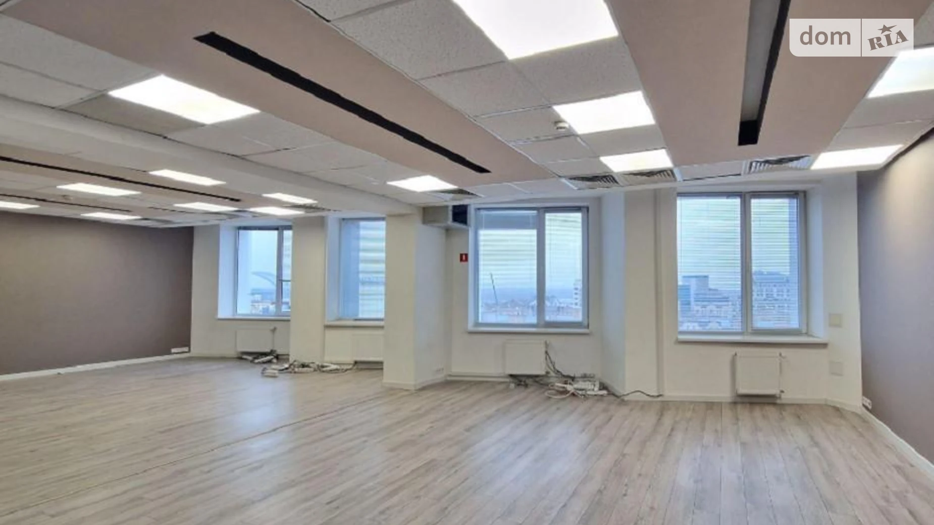 Сдается в аренду офис 750 кв. м в бизнес-центре, цена: 15000 $ - фото 2