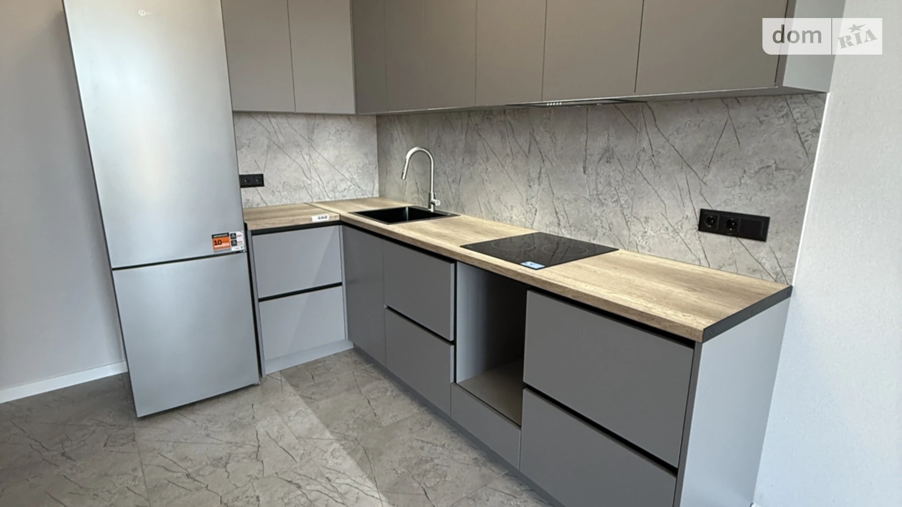 Продается 1-комнатная квартира 30 кв. м в Гостомеле, ул. Молодежная, 11/6 - фото 2