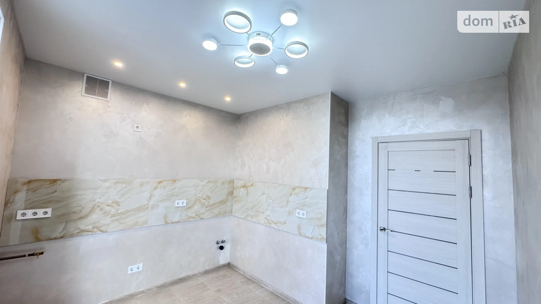 Продается 1-комнатная квартира 40.37 кв. м в, цена: 67000 $ - фото 2