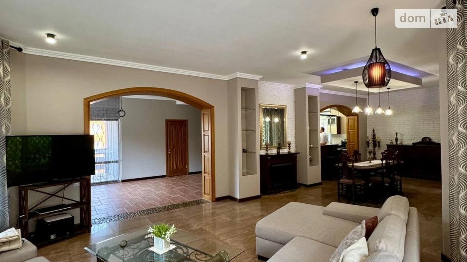 Сдается в аренду дом на 2 этажа 284 кв. м с баней/сауной, цена: 1600 $ - фото 2