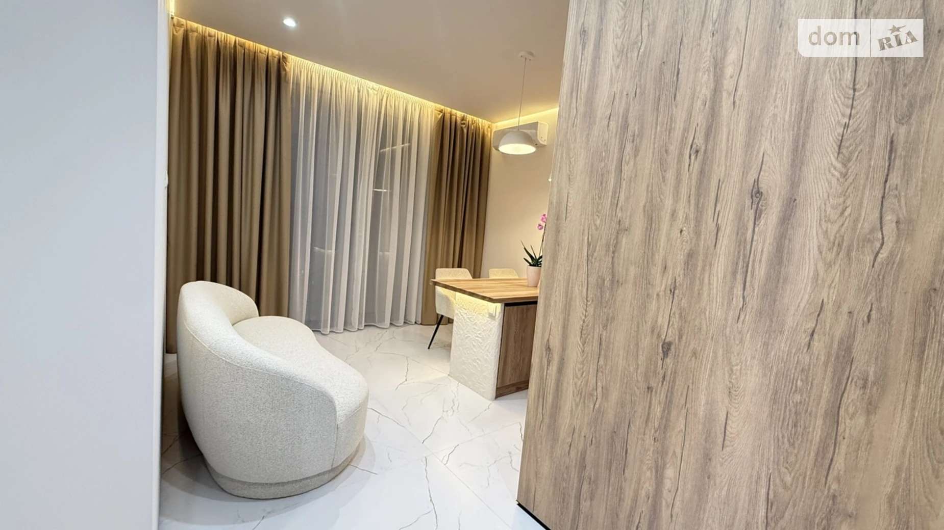 Продается 1-комнатная квартира 44.8 кв. м в Ужгороде, цена: 130000 $ - фото 2