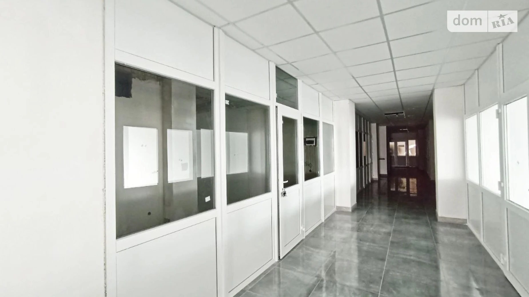 Сдается в аренду офис 21.1 кв. м в бизнес-центре, цена: 100 $ - фото 2