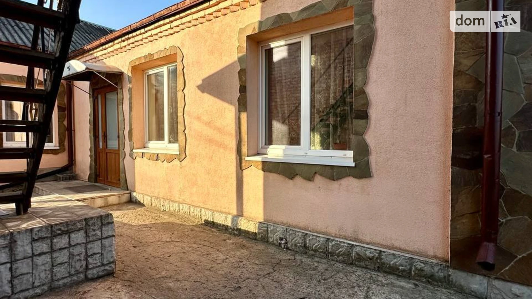 Продается дом на 2 этажа 142 кв. м с бассейном, цена: 130000 $ - фото 2