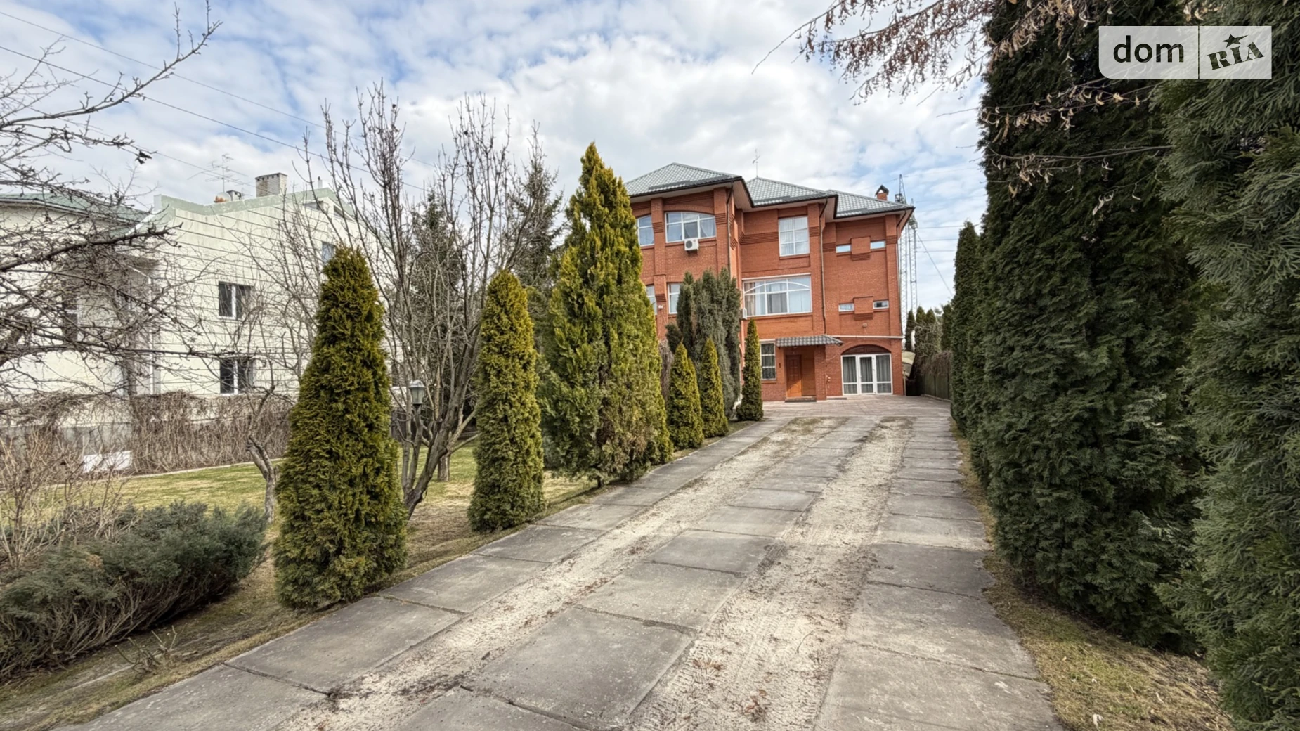 Сдается в аренду дом на 3 этажа 350 кв. м с камином, цена: 3000 $ - фото 2