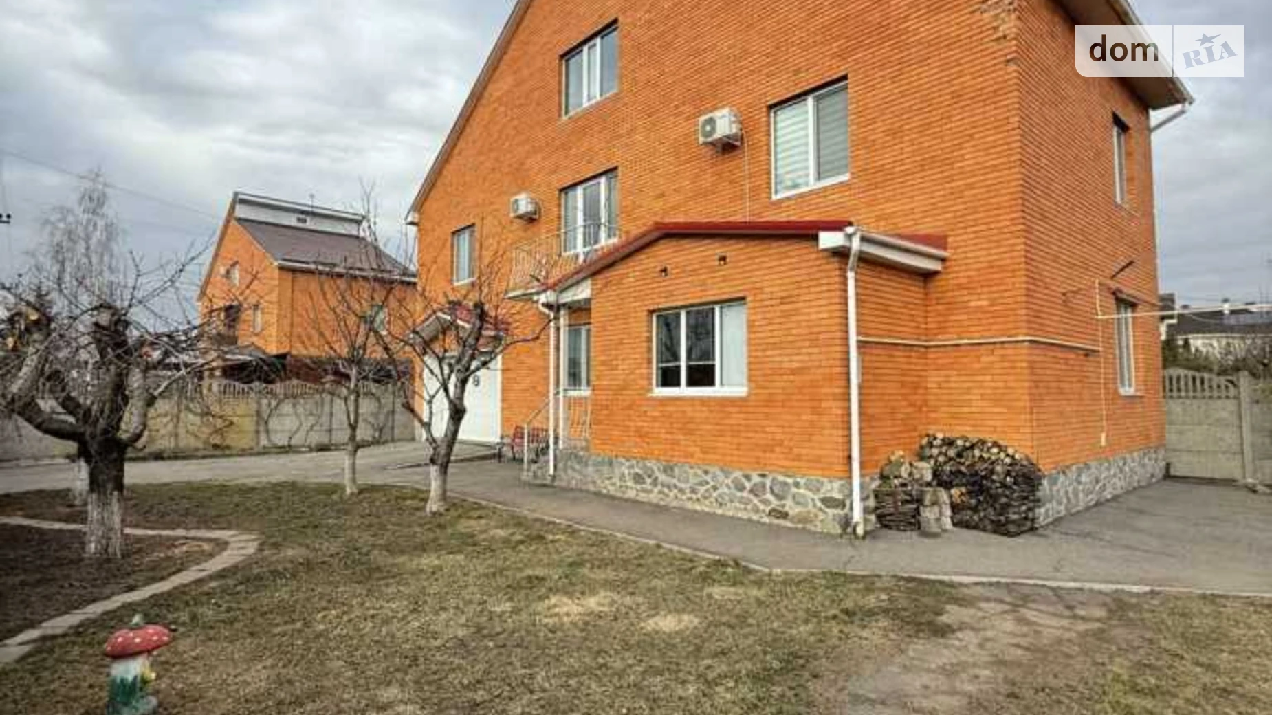 Продается дом на 2 этажа 217.5 кв. м с камином, цена: 170000 $ - фото 2