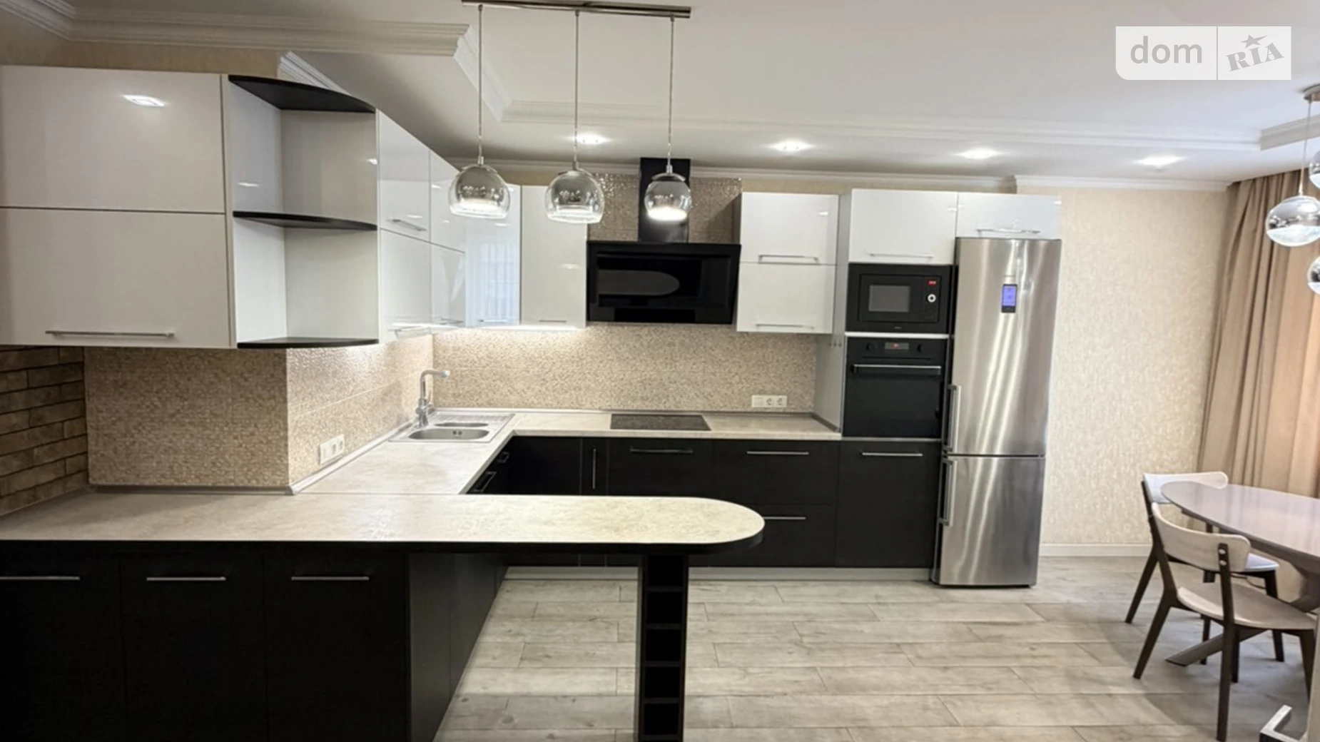 Продается 1-комнатная квартира 49 кв. м в Лиманке, мас. Радужный, 1 - фото 2