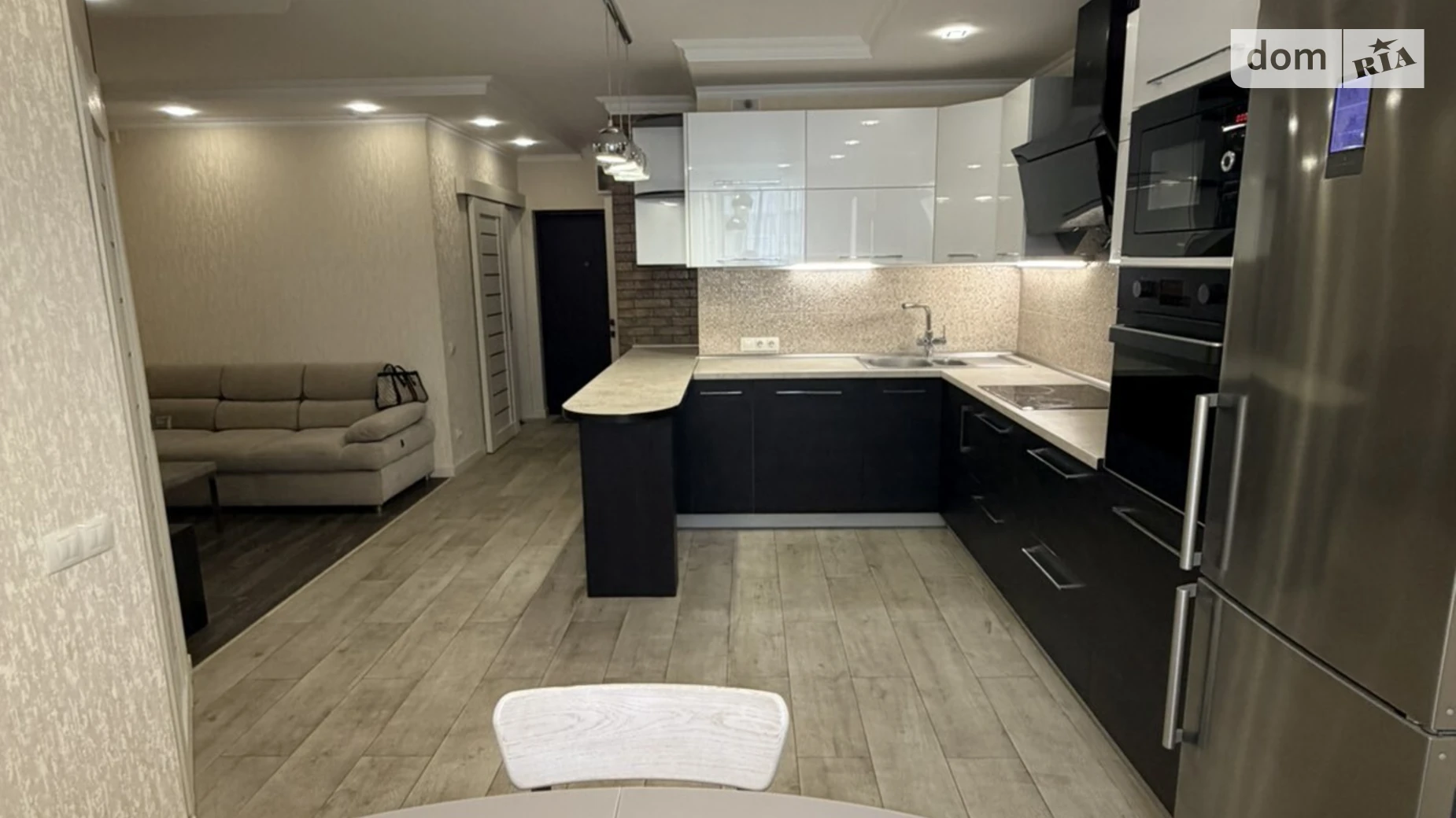 Продается 1-комнатная квартира 49 кв. м в Лиманке, мас. Радужный, 1 - фото 3