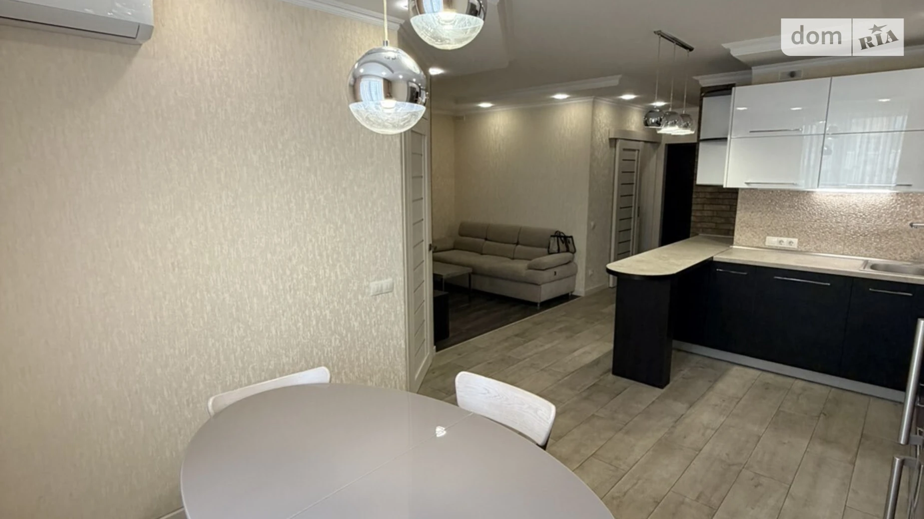 Продается 1-комнатная квартира 49 кв. м в Лиманке, мас. Радужный, 1 - фото 4