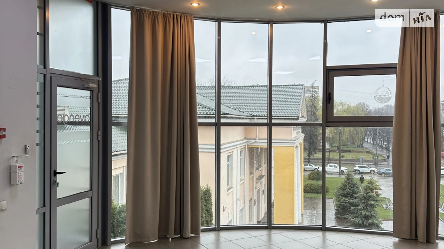 Сдается в аренду офис 160 кв. м в бизнес-центре, цена: 1600 $ - фото 4