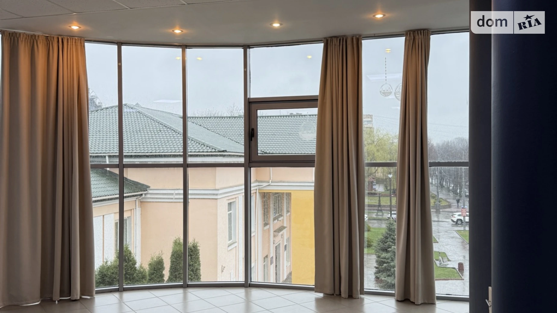 Сдается в аренду офис 160 кв. м в бизнес-центре, цена: 1600 $ - фото 2