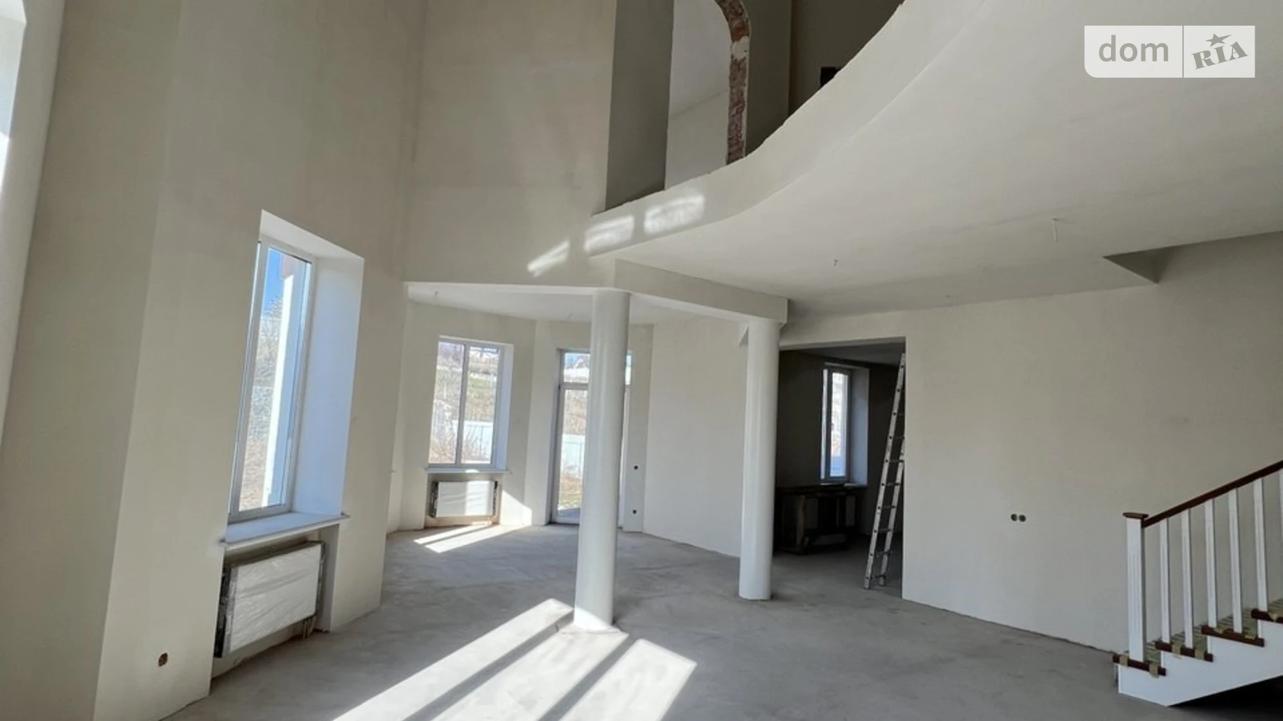 Продается дом на 3 этажа 344 кв. м с верандой, цена: 180000 $ - фото 2