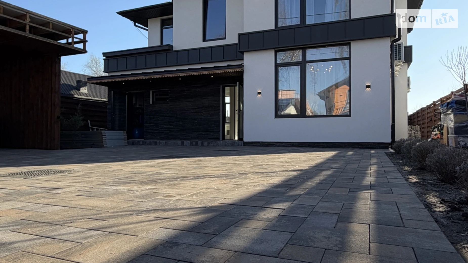 Продается дом на 2 этажа 212 кв. м с гаражом, цена: 550000 $ - фото 2