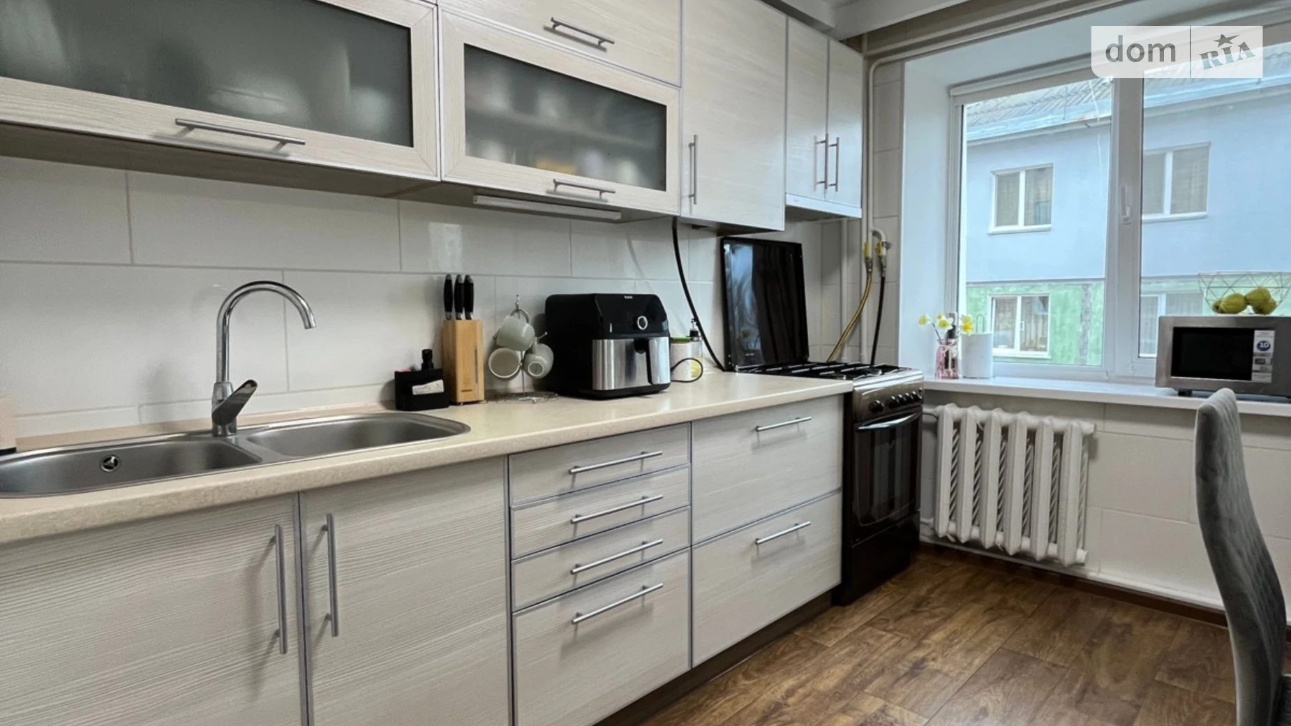 Продается 3-комнатная квартира 66 кв. м в Чернигове, просп. Победы - фото 2