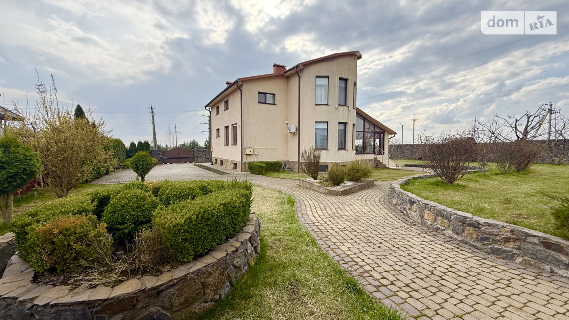 Продается дом на 2 этажа 255 кв. м с участком, цена: 355000 $ - фото 2