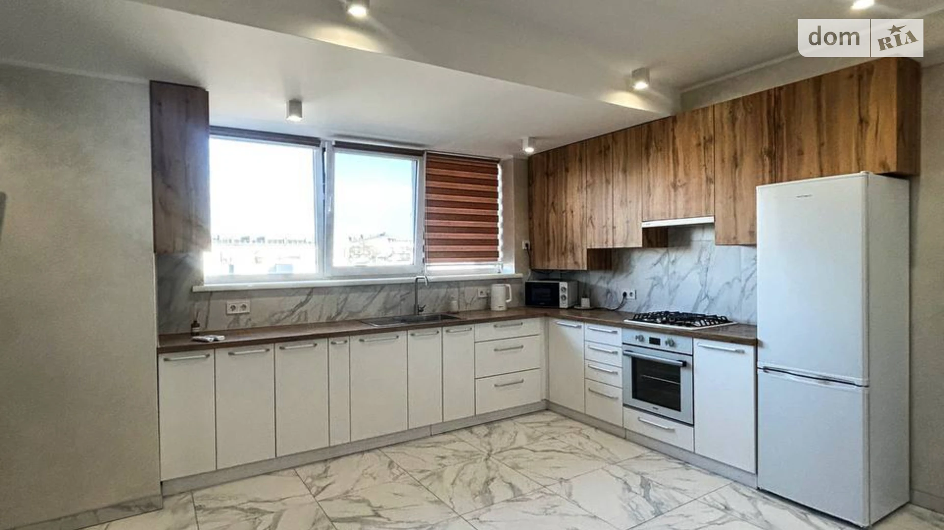 Продается 2-комнатная квартира 70 кв. м в Ровно, ул. Спасская, 9 - фото 4