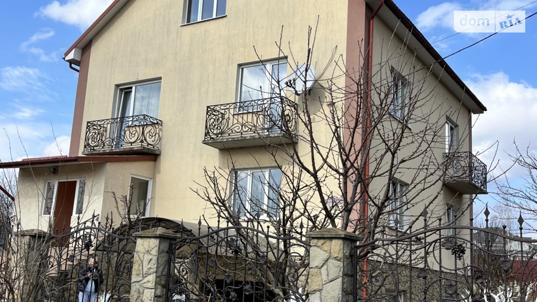 Продается дом на 2 этажа 317 кв. м с гаражом, цена: 216000 $ - фото 2