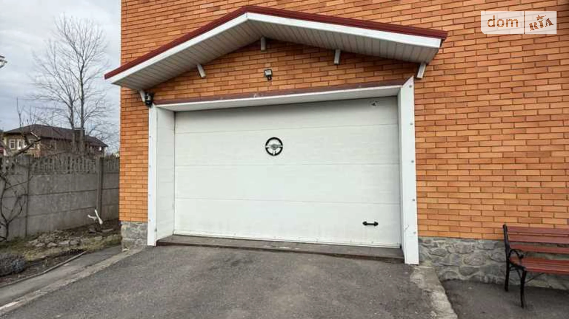 Продается дом на 2 этажа 217.5 кв. м с подвалом, цена: 170000 $ - фото 2