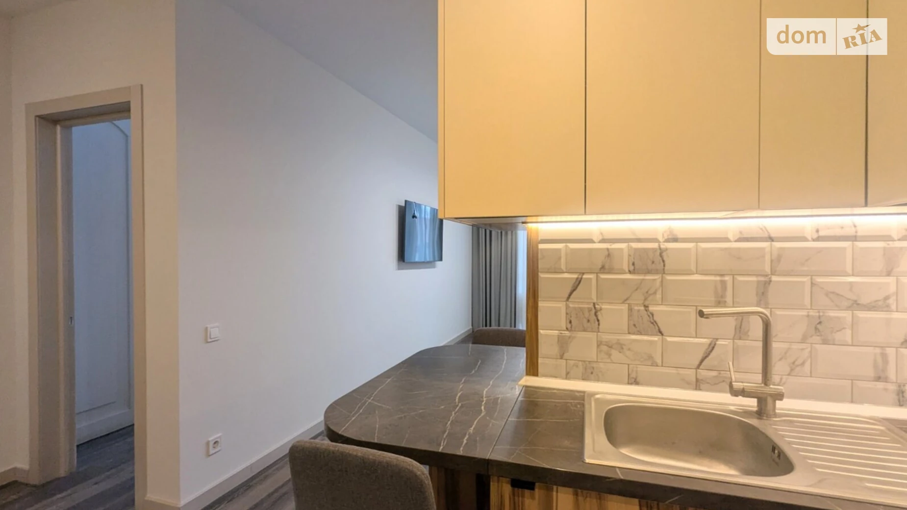 Продается 1-комнатная квартира 53.3 кв. м в Львове, ул. Героев УПА, 73В - фото 2