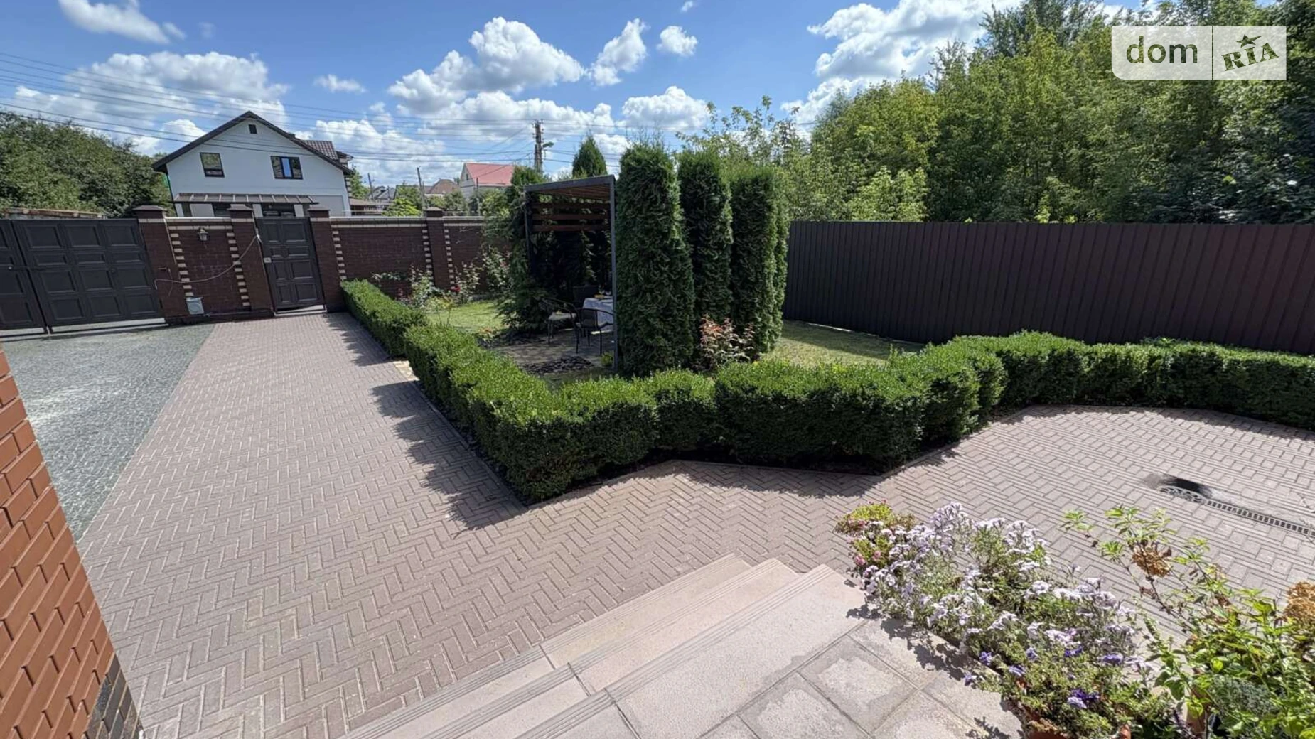 Продается дом на 2 этажа 253.8 кв. м с баней/сауной, цена: 250000 $ - фото 2