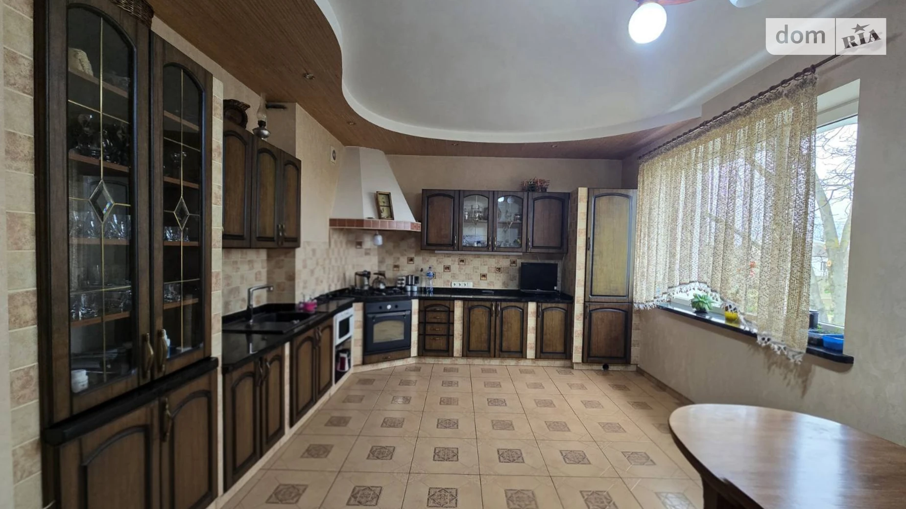 Продается дом на 2 этажа 240 кв. м с гаражом, цена: 280000 $ - фото 2