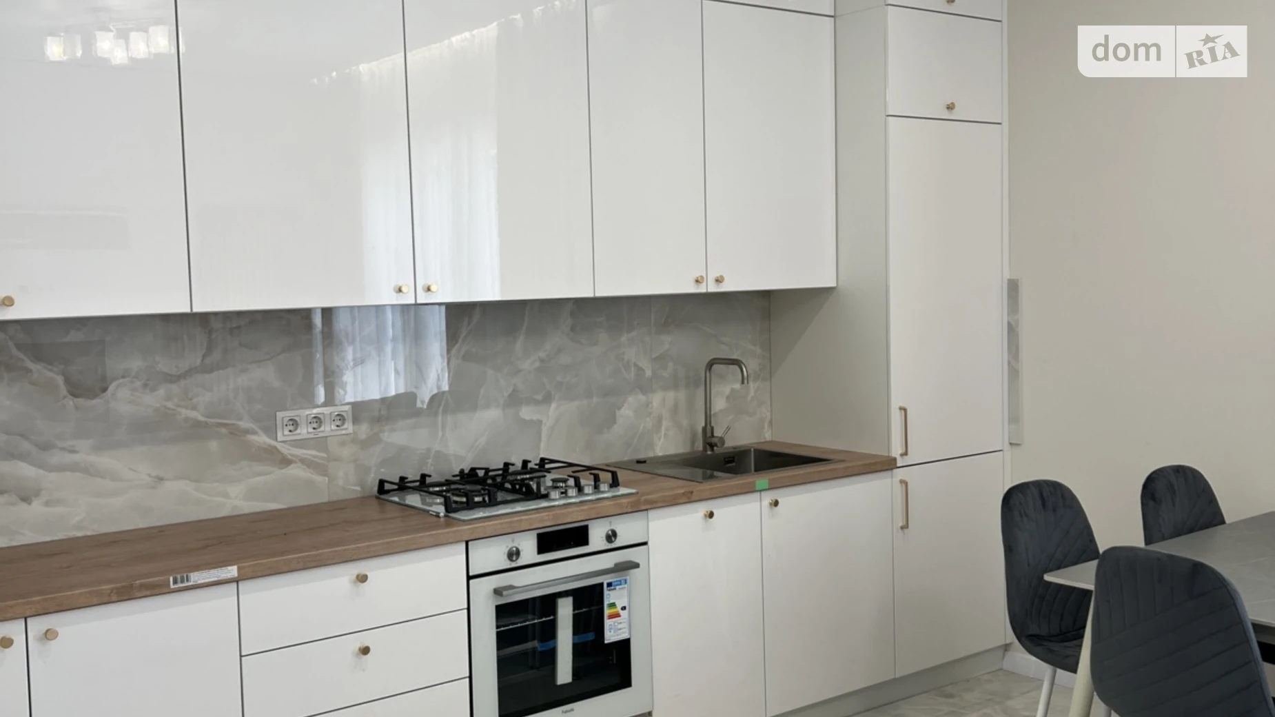 Продается 1-комнатная квартира 47 кв. м в Ужгороде, ул. Грушевского - фото 2
