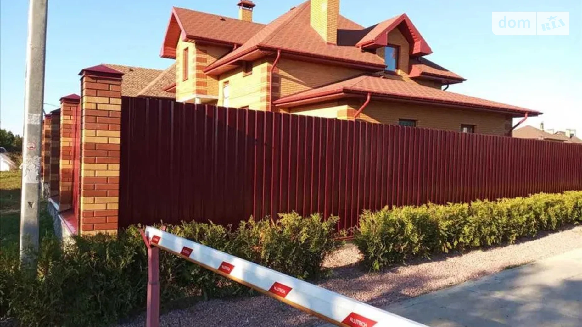 Продается дом на 2 этажа 235 кв. м с подвалом, цена: 190000 $ - фото 2