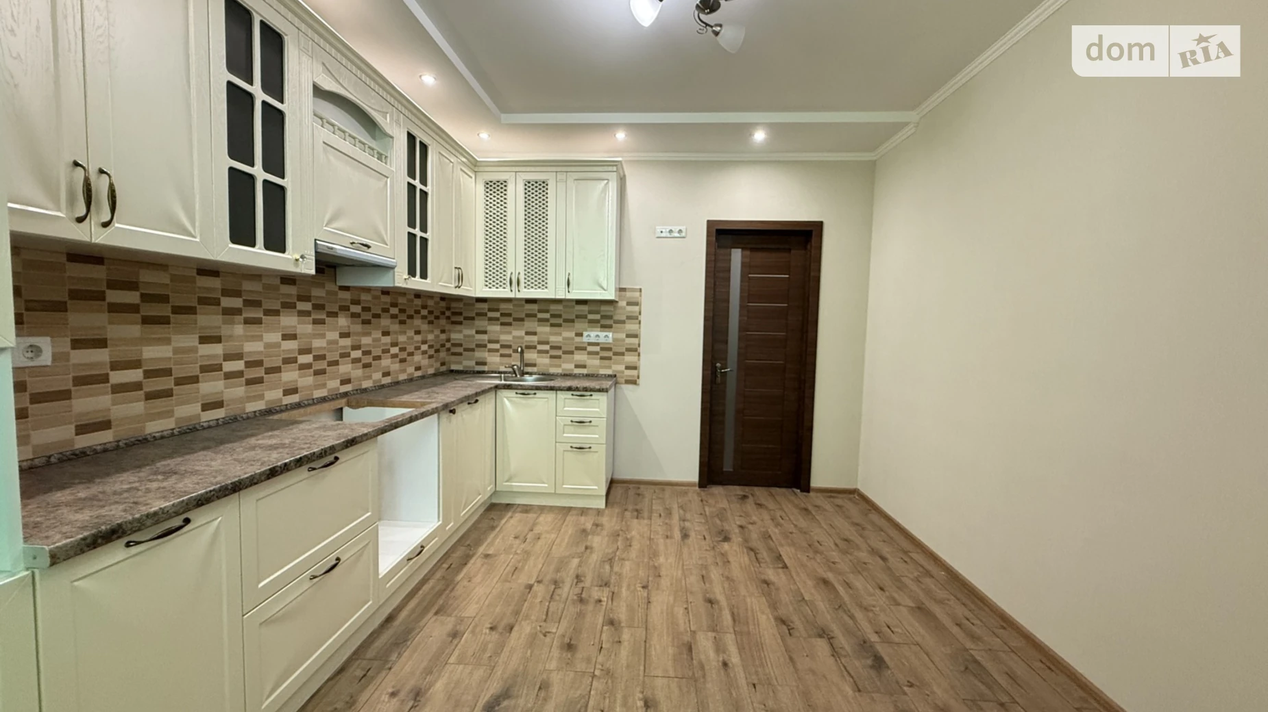 Продается 1-комнатная квартира 50 кв. м в Виннице, ул. Келецкая - фото 2