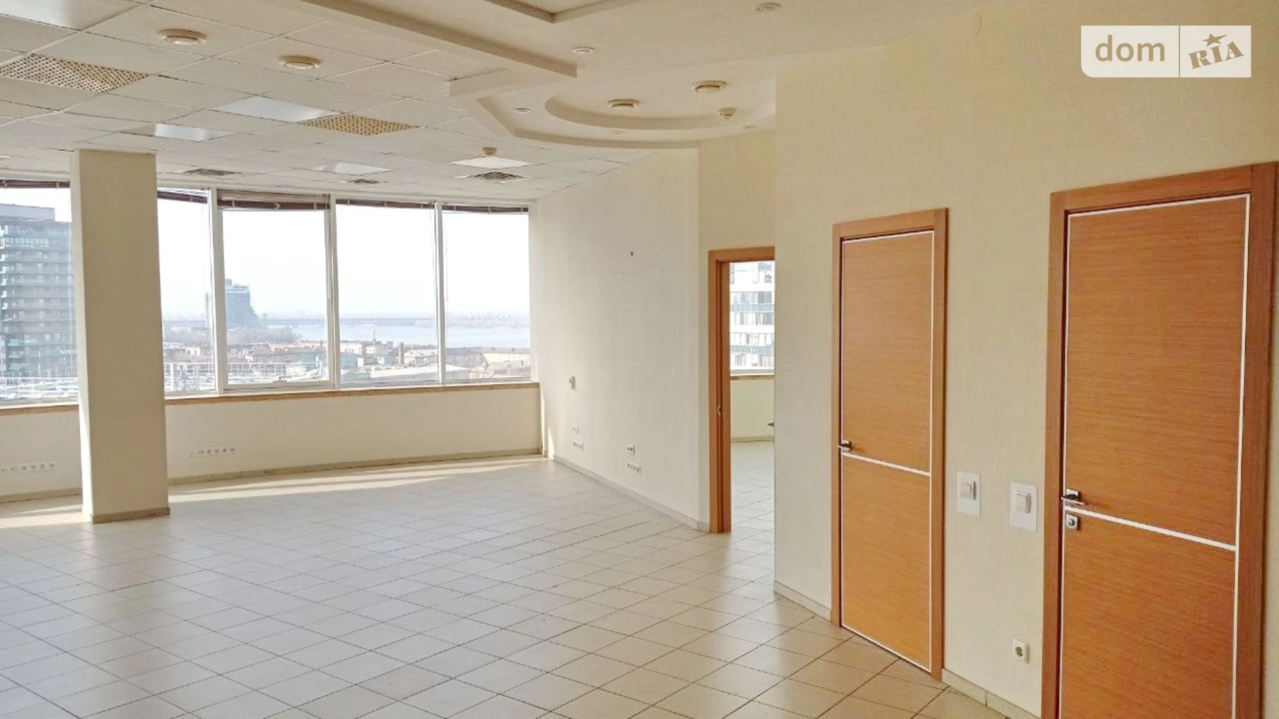 Продается офис 94.1 кв. м в бизнес-центре, цена: 120000 $ - фото 2