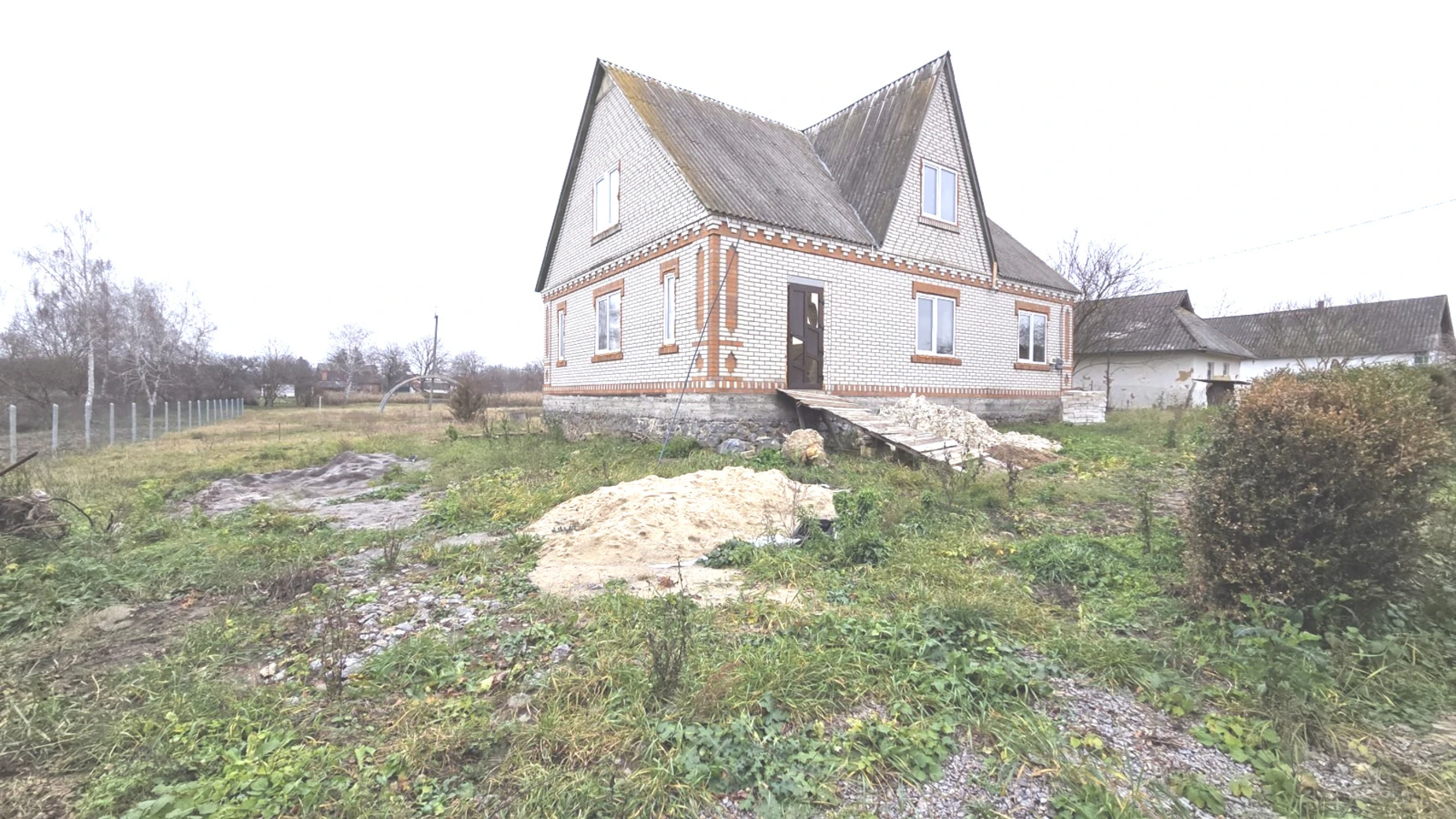 Продается дом на 2 этажа 150 кв. м с камином, цена: 28600 $ - фото 2