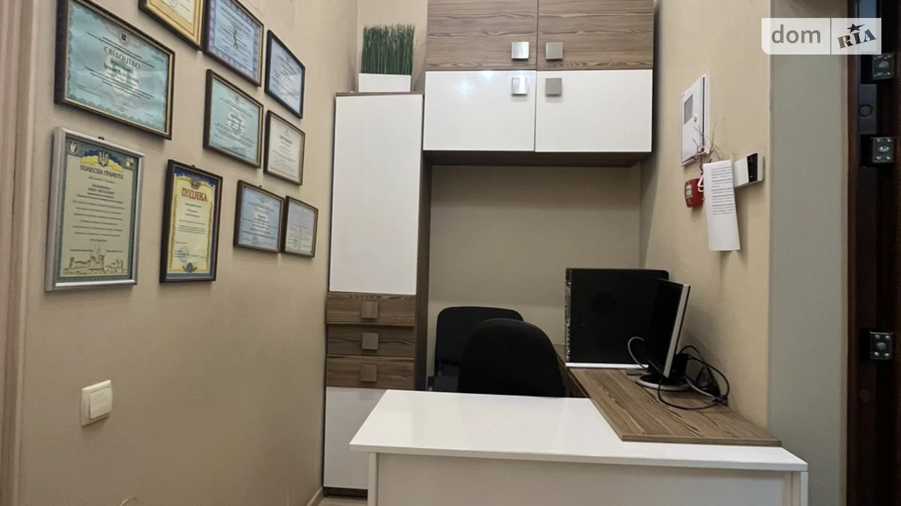 Продается офис 16.9 кв. м в бизнес-центре, цена: 39000 $ - фото 2