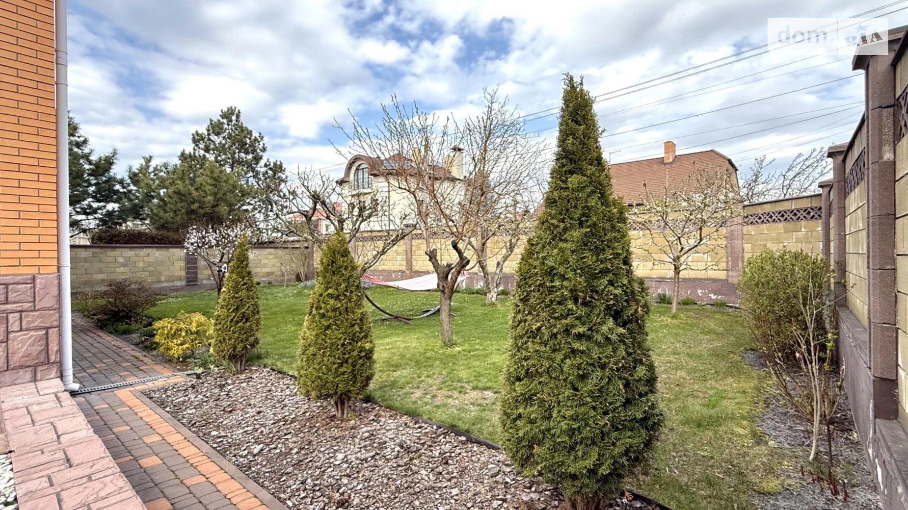 Продается дом на 3 этажа 215.2 кв. м с балконом, цена: 350000 $ - фото 2