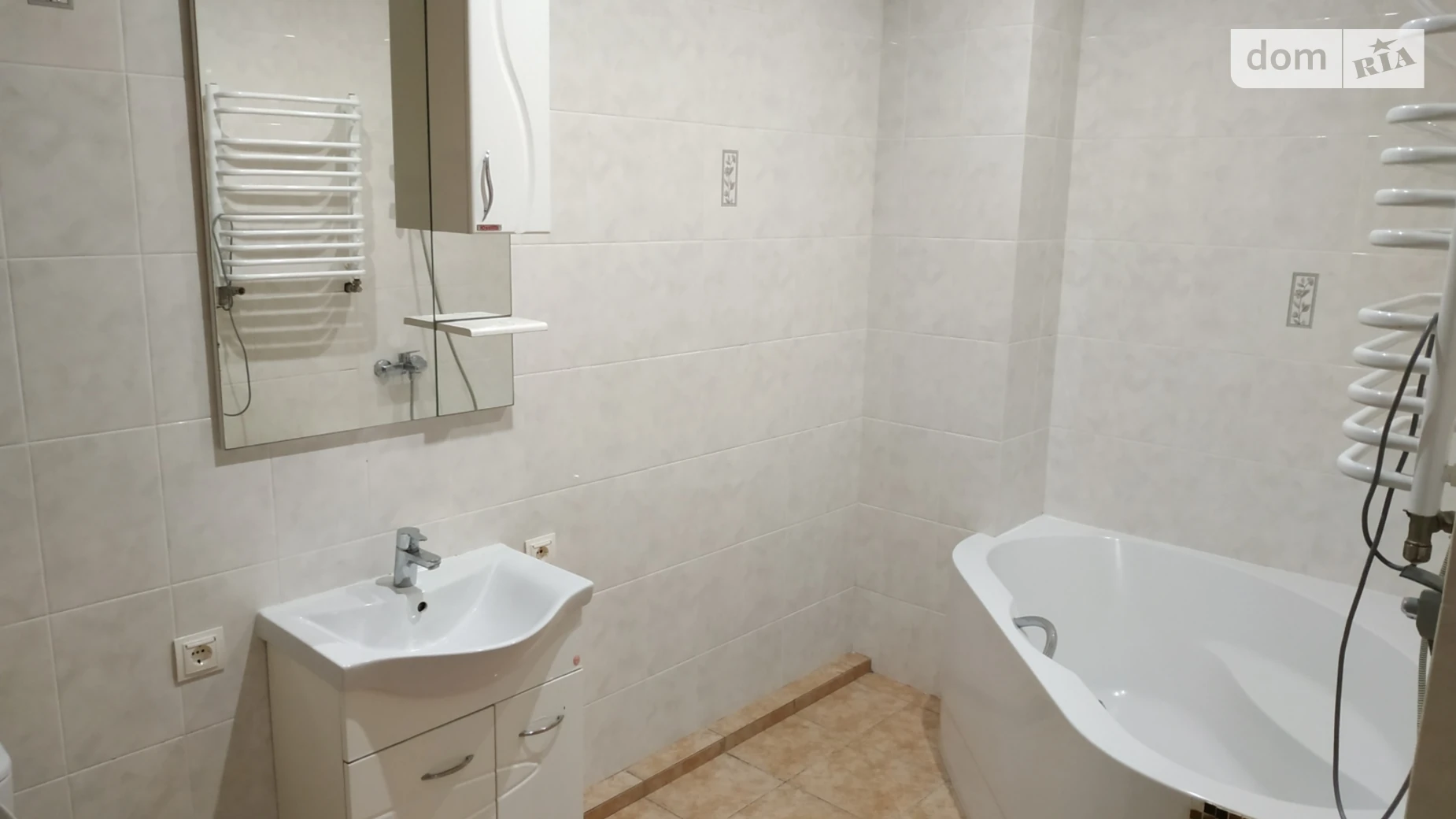Сдается в аренду 2-комнатная квартира 72 кв. м в Ровно, ул. Соборная, 5А - фото 2