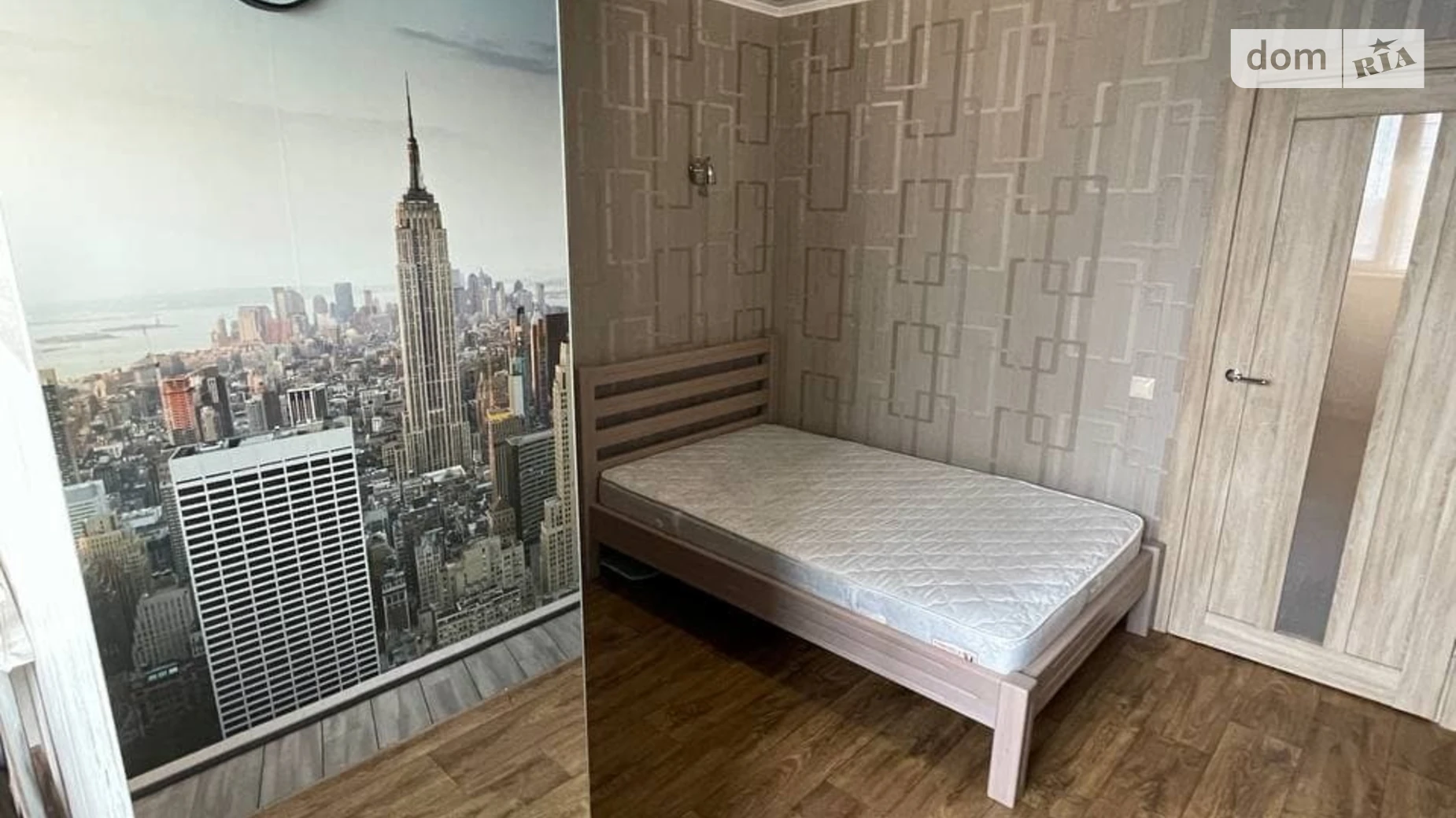 Продается 1-комнатная квартира 77.5 кв. м в Чернигове, просп. Победы - фото 2